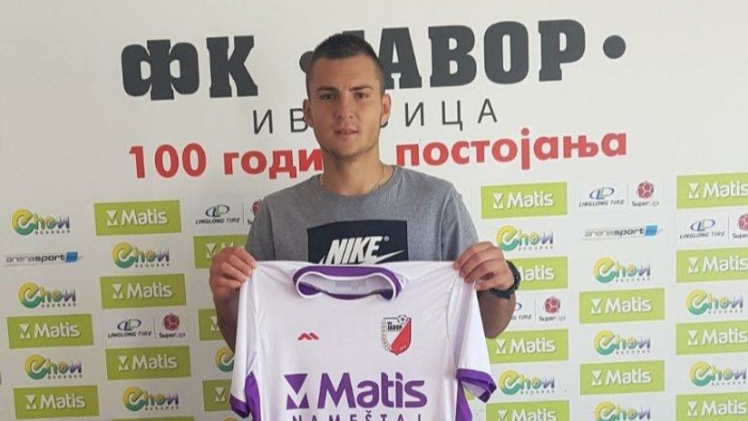 Javor doveo desnog beka